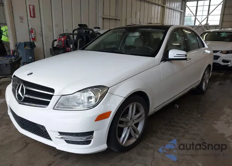 2013 Mercedes-Benz C 250 Luxury/Sport из США, поврежденный, VIN WDDGF4HBXDA839380